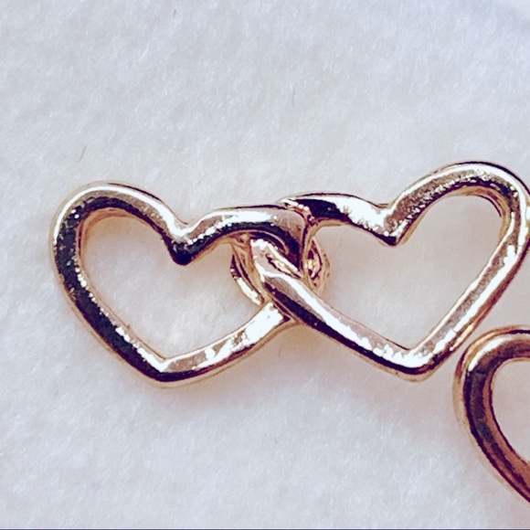 ❣️$25/3❣️Tiny Double Hearts Stud Earrings - Picture 4 of 8